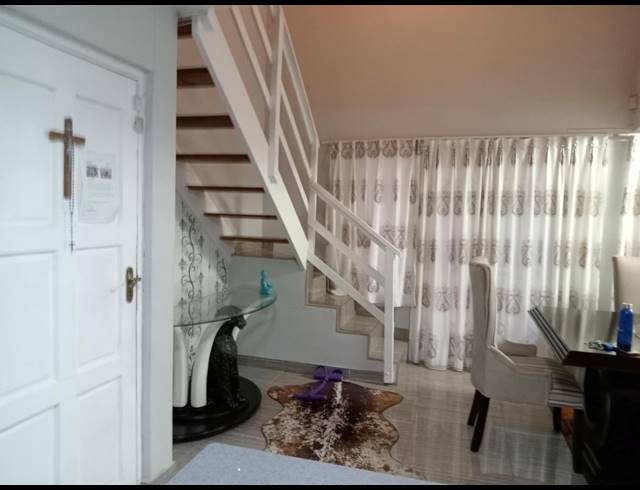 2 BEDROOM TOWNHOUSE FOR SALE IN THE WOLDS